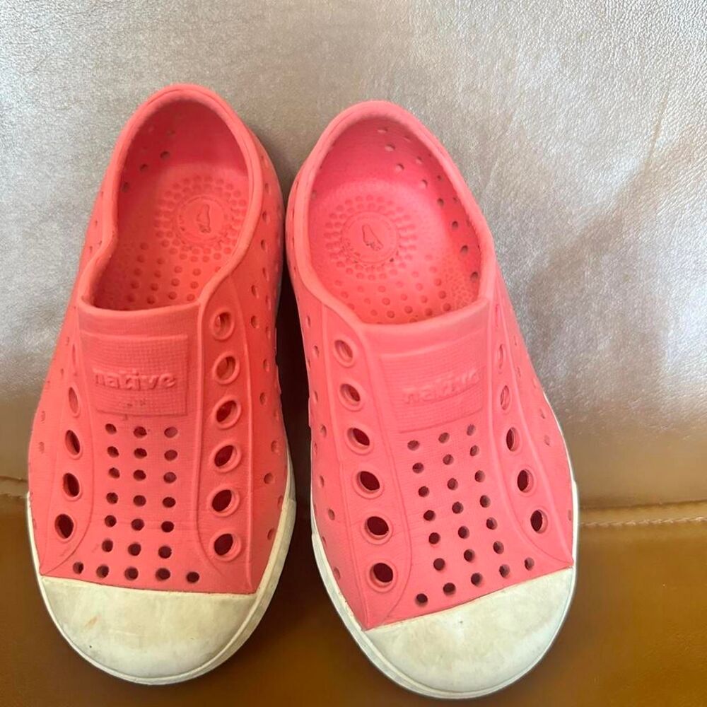 Native Women's Pink Clogs